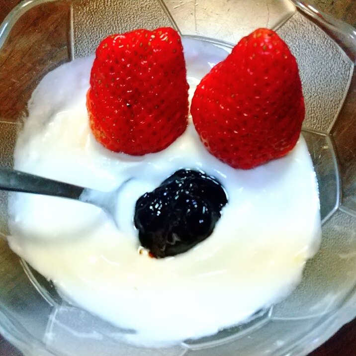 ✿いちごプルーンカルピスヨーグルト✿